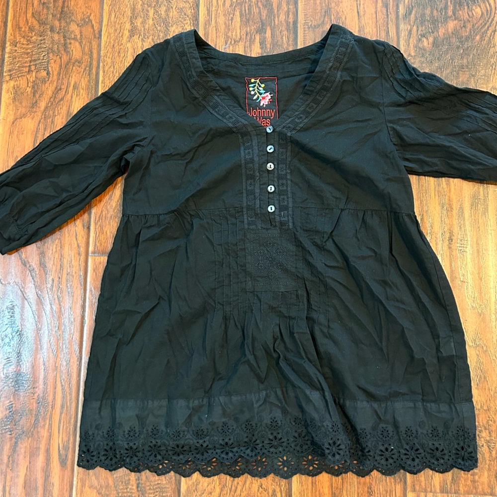 Jonny was black blouse